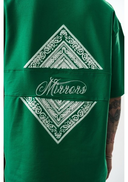 Erkek Mirrors Nakışlı Oversize T-Shirt Benetton indirimleri