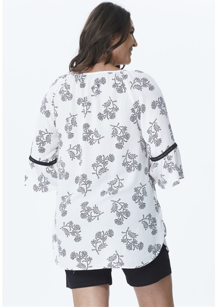 Yuvarlak Yaka Kontrast Aksesuarlı Bluz fiyatları