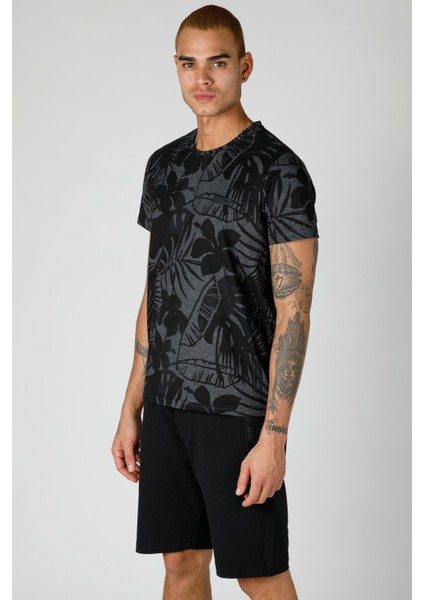 Regular Erkek Bisiklet Yaka Kısa Kol Siyah T-shirt 19800 modelleri