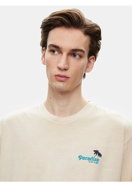 Erkek Kısa Kollu Sıfır Yaka Sırtı Baskılı Loose Bej T-shırt fırsatları