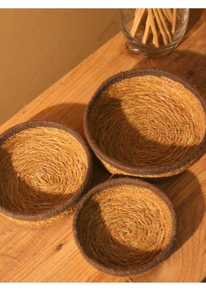 Gri şeritli 3'lü hasır sepet seti, düzenleyici ve şık organizasyon çözümü fırsatları