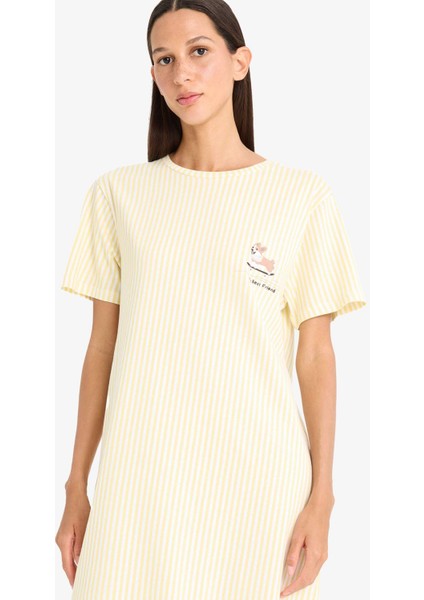 Regular Fit Bisiklet Yaka Baskılı Kısa Kollu Gecelik-Fall in Love F1614AX25SM