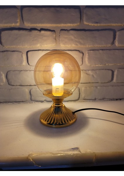 Modern Dekoratif Lake Gold Metal Ayaklı Bal Camlı Şapkalı Abajur Masa Lambası modelleri