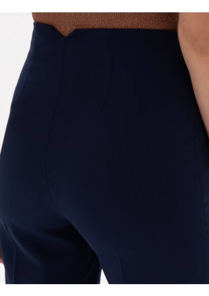 Kadın Lacivert Carrot Fit Kumaş Pantolon 50299833-VR033