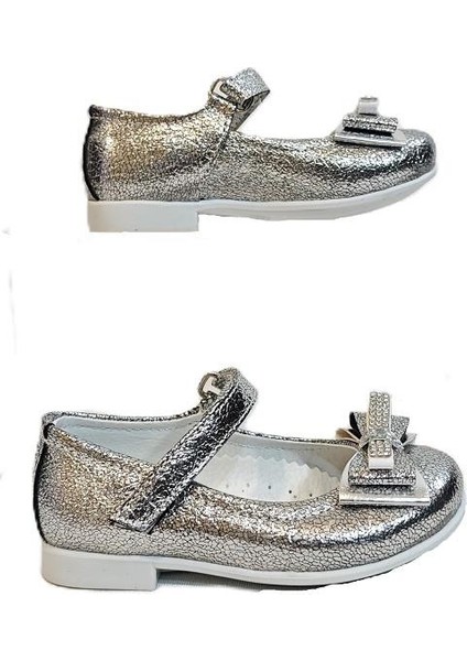 8013 Beyaz Rugan Taşlı Kurdeleli Cırtlı Bebe Babet