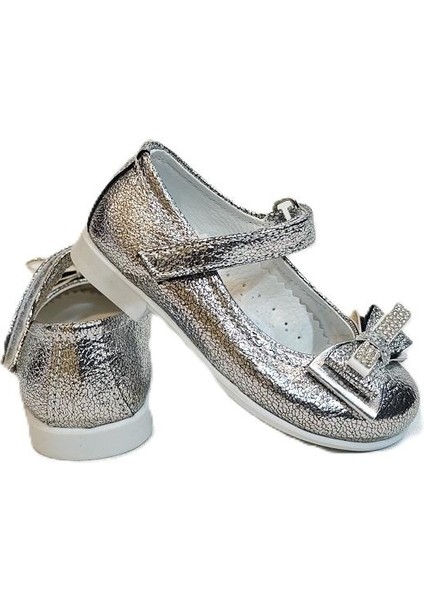 8013 Beyaz Rugan Taşlı Kurdeleli Cırtlı Bebe Babet modelleri