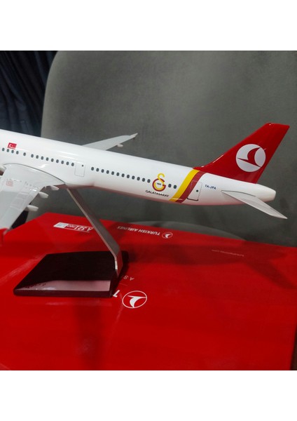 Airbus 321 1:100 Metal Uçak Maket