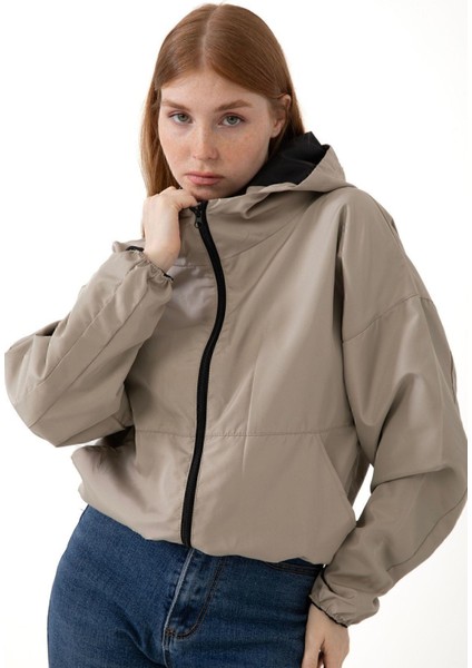 Spor Kadın Kapüşonlu Su ve Rüzgar Geçirmez Cepli Içi Astarlı Oversize Mevsimlik Yağmurluk modelleri