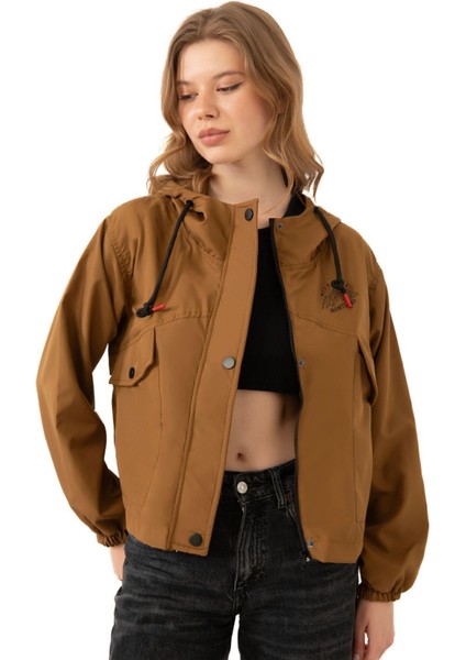 Spor Kadın Su Geçirmez ve Rüzgara Dayanıklı Kapüşonlu Cepli Çıt Çıtlı Mevsimlik Yağmurluk