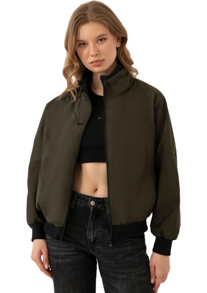 Spor Kadın Dik Yaka Su ve Rüzgar Geçirmez Oversize Crop Mevsimlik Yağmurluk Rüzgarlık