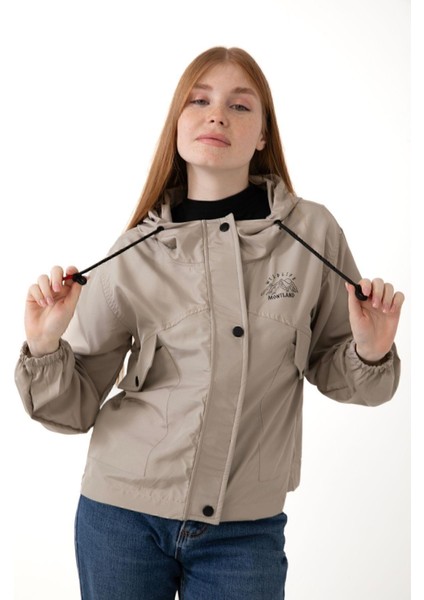 Spor Kadın Su Geçirmez ve Rüzgara Kapüşonlu Cepli Çıt Çıtlı Mevsimlik Yağmurluk fiyatları