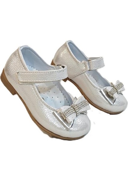 8013 Beyaz Rugan Taşlı Kurdeleli Cırtlı Bebe Babet fiyatları