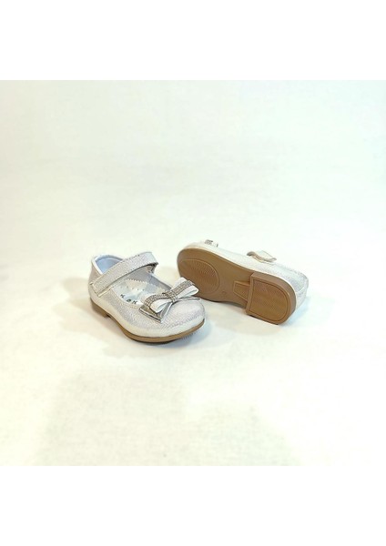 8013 Beyaz Rugan Taşlı Kurdeleli Cırtlı Bebe Babet fırsatları