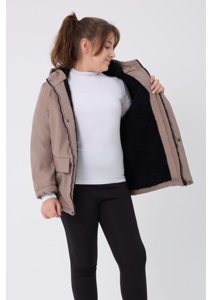 Su ve Rüzgar Geçirmez Kapüşonlu 3 Cep Mont & Kaban & Parka modelleri