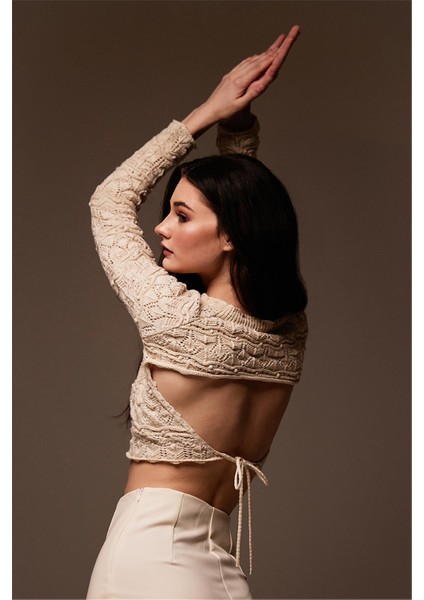 Ekru Sırt Dekolteli Bisiklet Yaka Triko Kazak