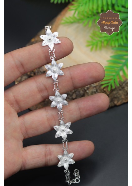 Zambak Model 925 Ayar Saf Telkari Gümüş Kadın Bileklik 201023963 modelleri