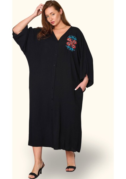 Siyah V Yaka Sırtı ve Göğsü Çiçek Nakışlı Cepli Oversize Uzun Gömlek Elbise