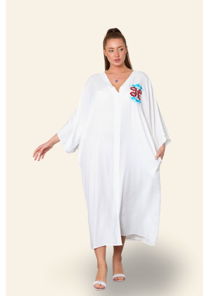 Beyaz V Yaka Sırtı ve Göğsü Çiçek Nakışlı Cepli Oversize Uzun Gömlek Elbise fiyatları