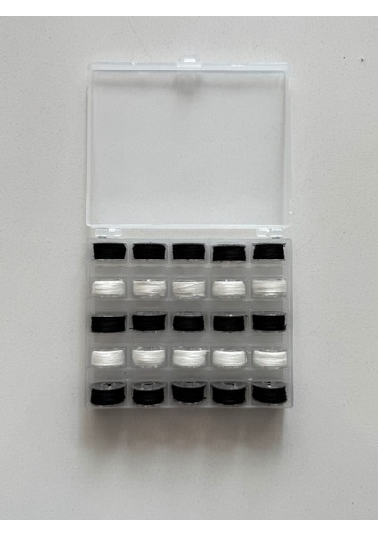 Siyah ve Beyaz Iplikli Dikiş Makinesi Masura Seti 25’li - Şeffaf Kutulu Pratik Saklama