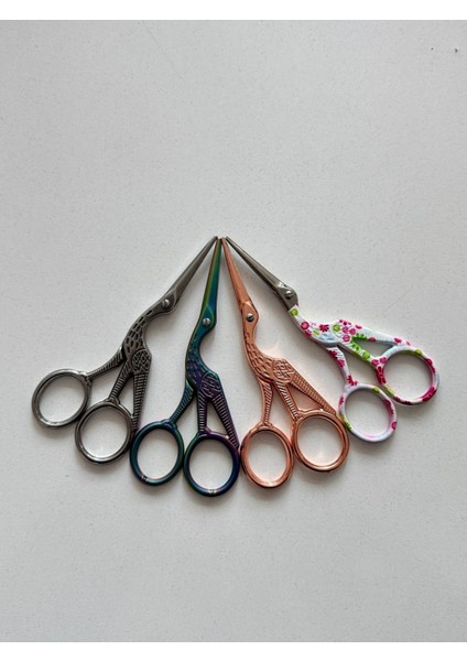 11 cm Kuğu Desenli Kabartmalı Çiçek Desenli Nişan & Nakış Makası | Dekoratif ve Keskin Uçlu