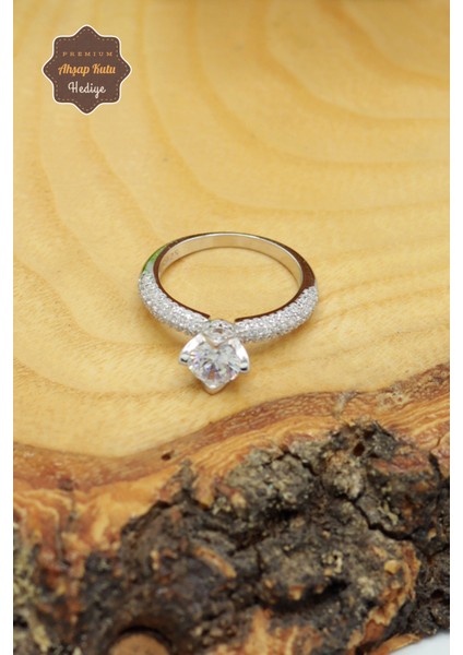 Tek Taş Baget Tasarım Gold Kaplama 925 Ayar Gümüş Kadın Yüzük 201024011 fiyatları