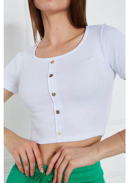 Önü Düğme Detaylı Crop T-Shirt