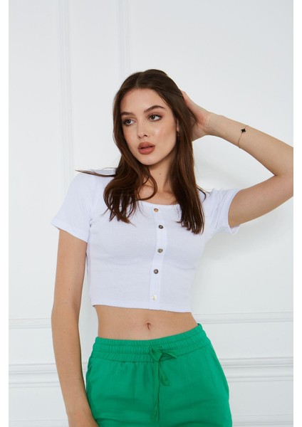 Önü Düğme Detaylı Crop T-Shirt