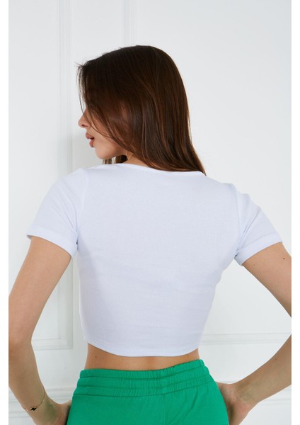 Önü Düğme Detaylı Crop T-Shirt