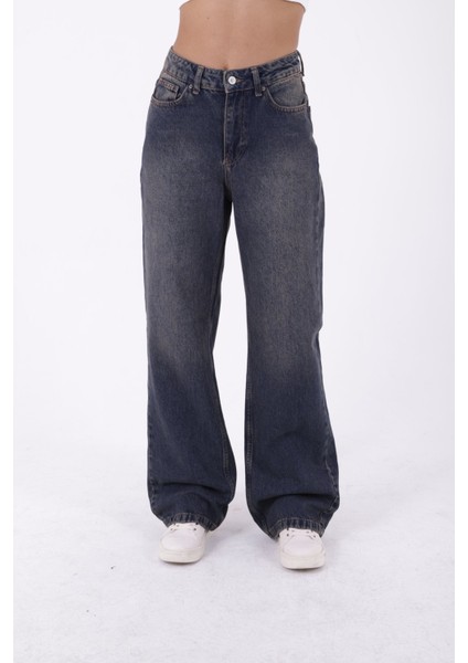 Geniş Paçalı ve Yüksek Belli Cepli Rahat Kadın Kot Pantolon Relaxed Jean Koyu Mavi Tintli Denim