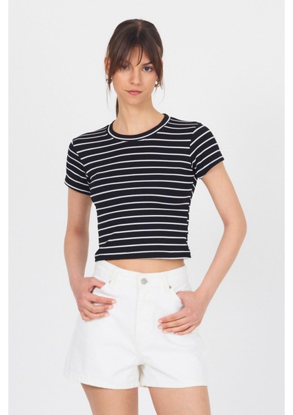 Siyah Bisiklet Yaka Çizgili Crop Tişört 2147