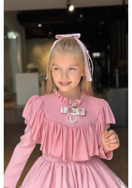 Kız Çocuk Göğsü ve Yakası Fırfırlı Eteği Pliseli Dantel Şerit Detaylı Pudra Elbise fırsatları