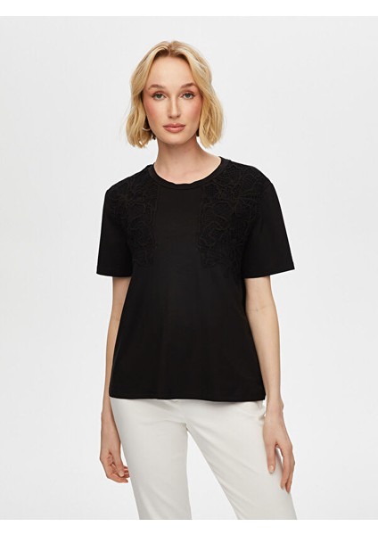 Kroşe Aplikeli Yuvarlak Yaka Kısa Kol T-Shirt S25TSH089