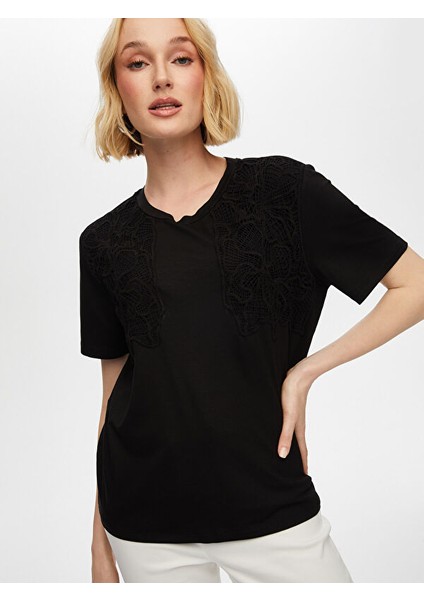 Kroşe Aplikeli Yuvarlak Yaka Kısa Kol T-Shirt S25TSH089