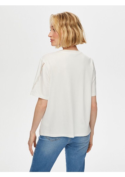 Yakası ve Kolu Delik Işi Nakış Detaylı Kısa Kol T-Shirt S25TSH065