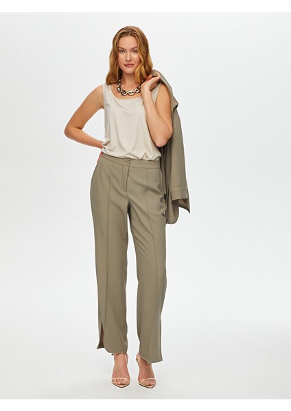 Önü Dikiş Detaylı Yırtmaçlı Wide Leg Fit Pantolon S25PNT009