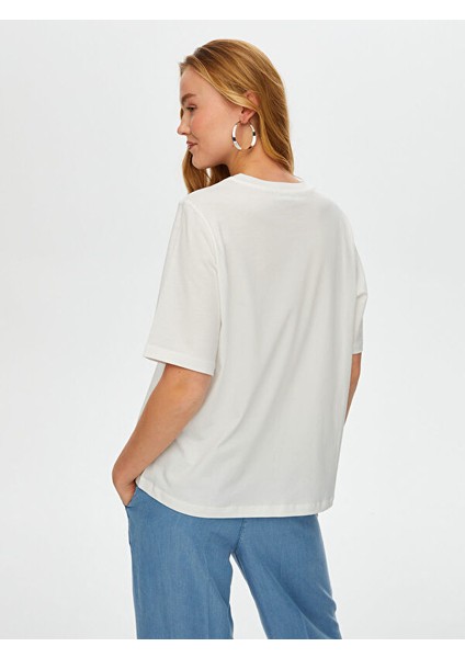 Jean Aplike ve Zincir Nakışlı Yuvarlak Yaka Pamuklu T-Shirt S25TSH082