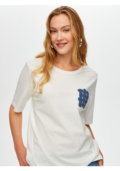 Jean Aplike ve Zincir Nakışlı Yuvarlak Yaka Pamuklu T-Shirt S25TSH082