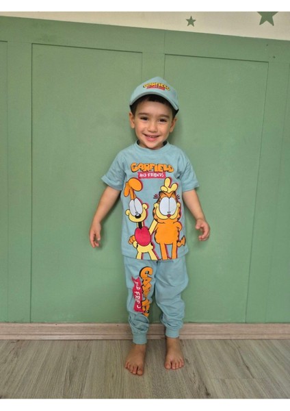 Kısa Kollu Garfield Baskılı Eşofman Takımı Şapka Hediyeli