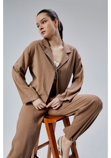 Açık Kahverengi Salaş Kesim Bağlama Detaylı Gömlek