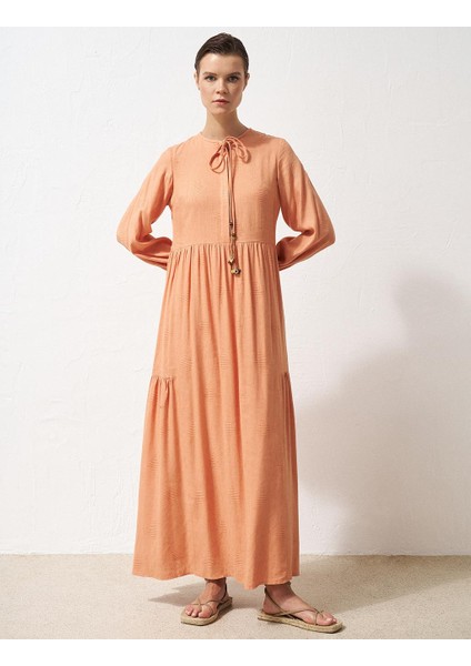 Yarım Pat Püsküllü Elbise