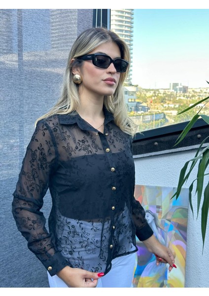 Kadın Siyah Transparan Dantel Detaylı Altın Düğmeli Uzun Kollu Gömlek – Şık ve Zarif Kombinler Için fiyatları