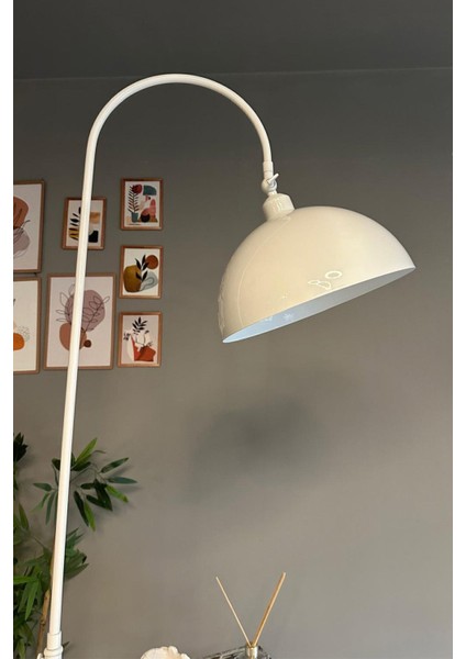 Modern Beyaz Hareketli Sehpa ve Metal Detaylı Aydınlatma, Yükseklik 151-200 cm fırsatları