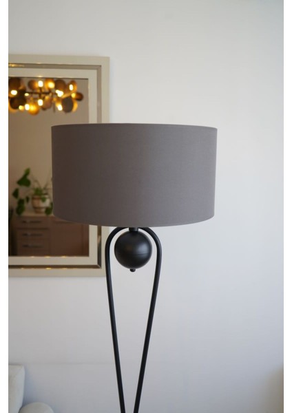 Modern Füme Şapkalı Siyah Metal Ayaklı Abajur, Şık ve Estetik Tasarım, Yerden Yükseklik: 151-200 cm fiyatları