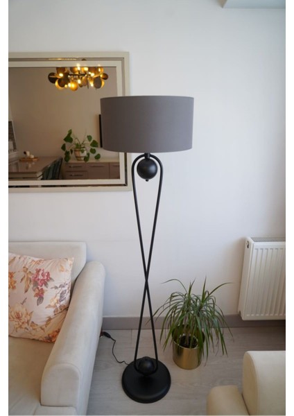 Modern Füme Şapkalı Siyah Metal Ayaklı Abajur, Şık ve Estetik Tasarım, Yerden Yükseklik: 151-200 cm modelleri