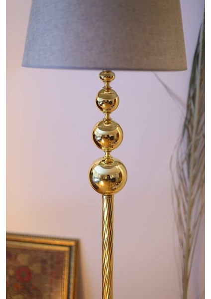 Gold Kaplama Üçlü Küre Modern Metal Lambader - Başlık Rengi Gri’dir.