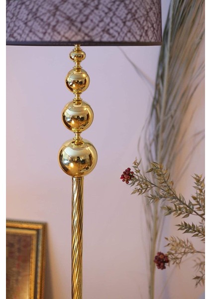 Gold Kaplama Üçlü Küre Modern Metal Lambader - Başlık Rengi Kahve Kırçıl’dır.
