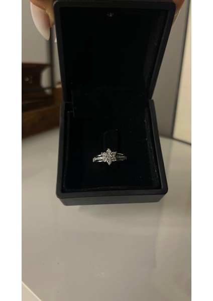 Çelik Lotus Çiçek Model Taşlı Yüzük