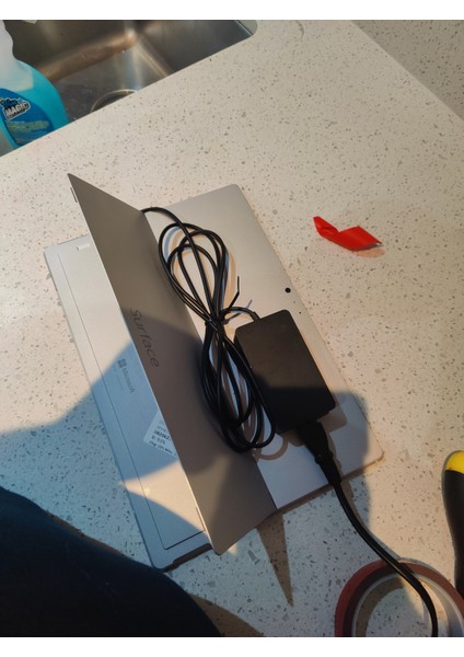 Surface Pro Duvara Montaj Aparatı (Ayarlanabilir Eğim Açısı)