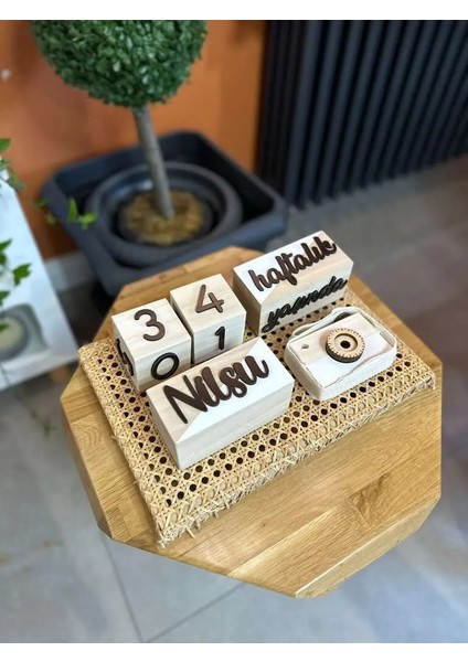 İsimli Renkli 3 Boyutlu Bebek Ahşap Hatıra Küpü Anı Küpü + Ahşap Fotoğraf Makinesi Seti / Türkçe indirimleri