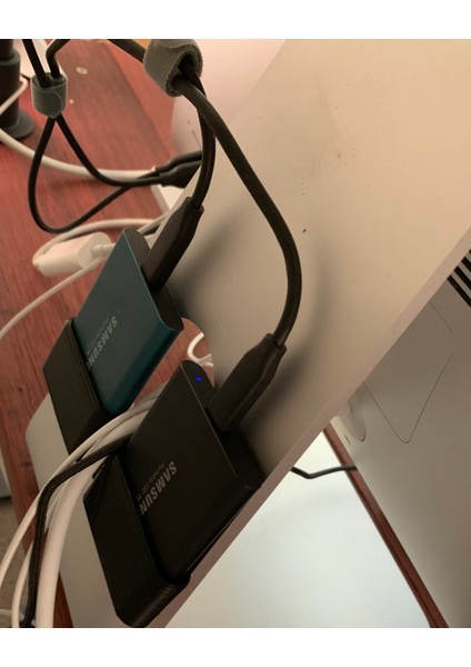 iMac Samsung T5 SSD Yuvası Sadece Plastik Aparattır.